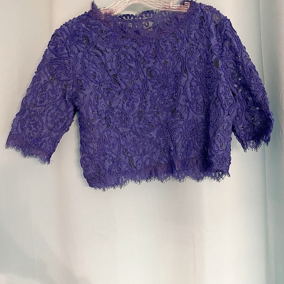 Blue lace embroidered crop top - Picture 2 of 5